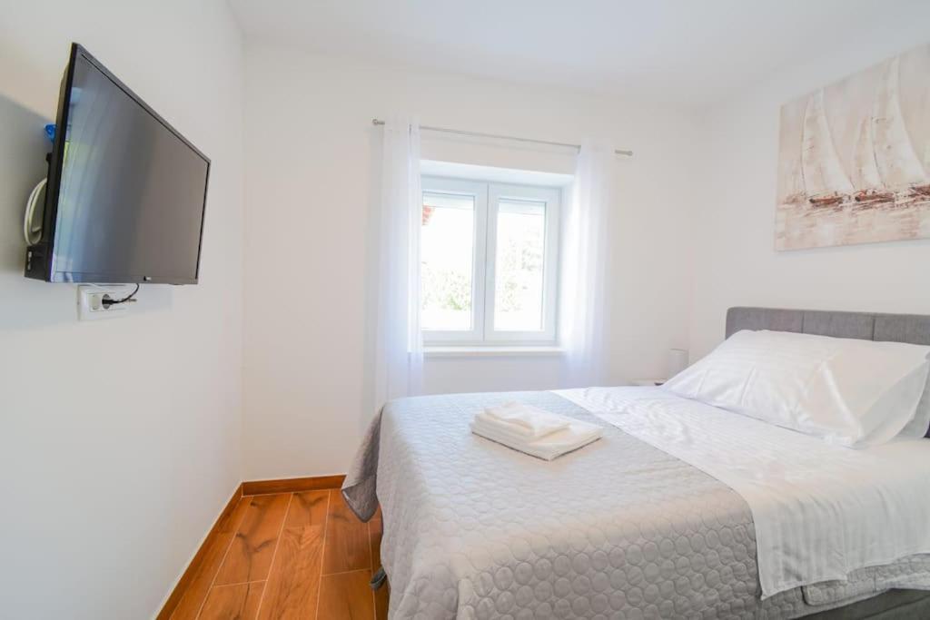 Villa With Amazing View And A Private Pool, Susnjar 1 Kruševo エクステリア 写真