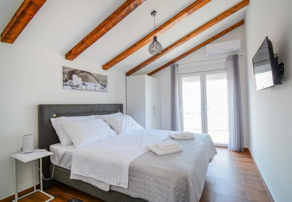 Villa With Amazing View And A Private Pool, Susnjar 1 Kruševo エクステリア 写真