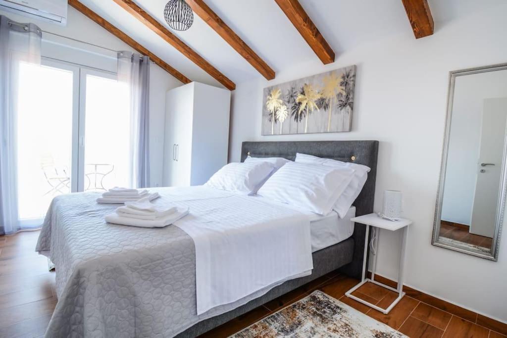 Villa With Amazing View And A Private Pool, Susnjar 1 Kruševo エクステリア 写真